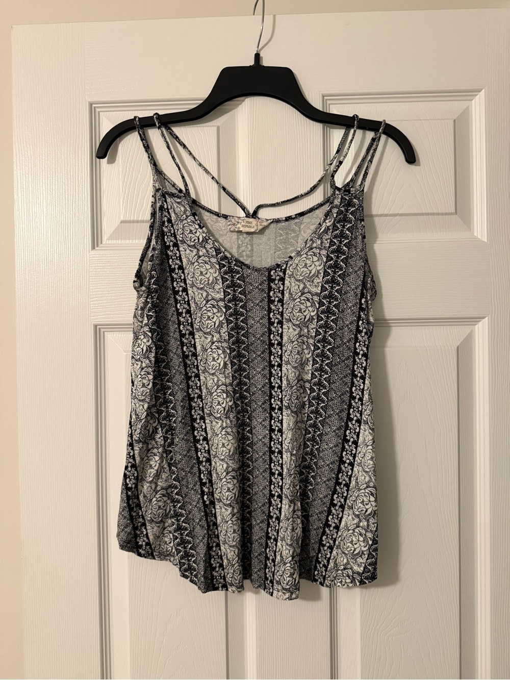 Pink Republic Women’s Black and White Tank Top Size Small